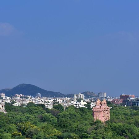 Jaipur Marriott Hotel Kültér fotó View of the city