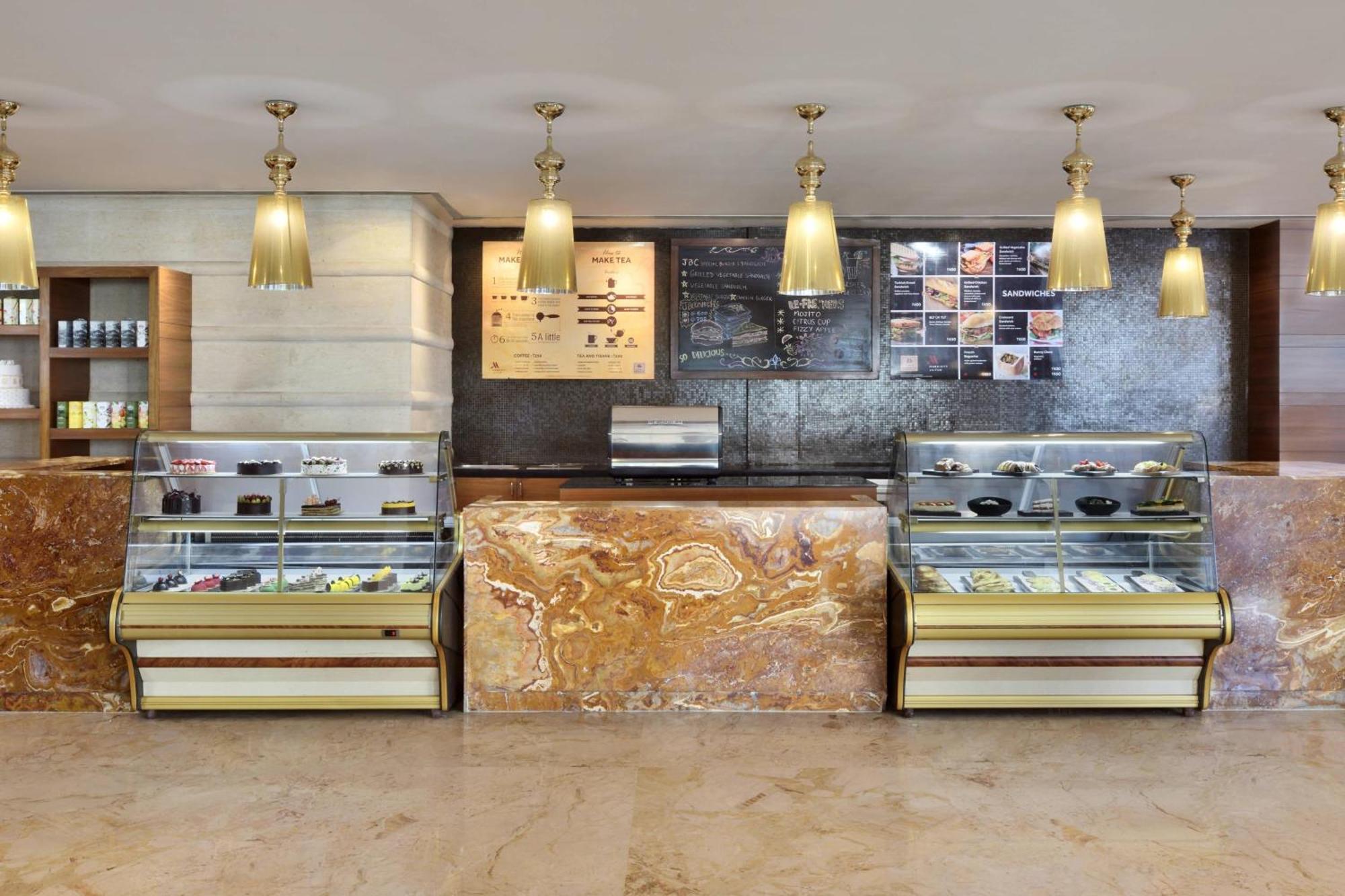 Jaipur Marriott Hotel Kültér fotó The pastry shop