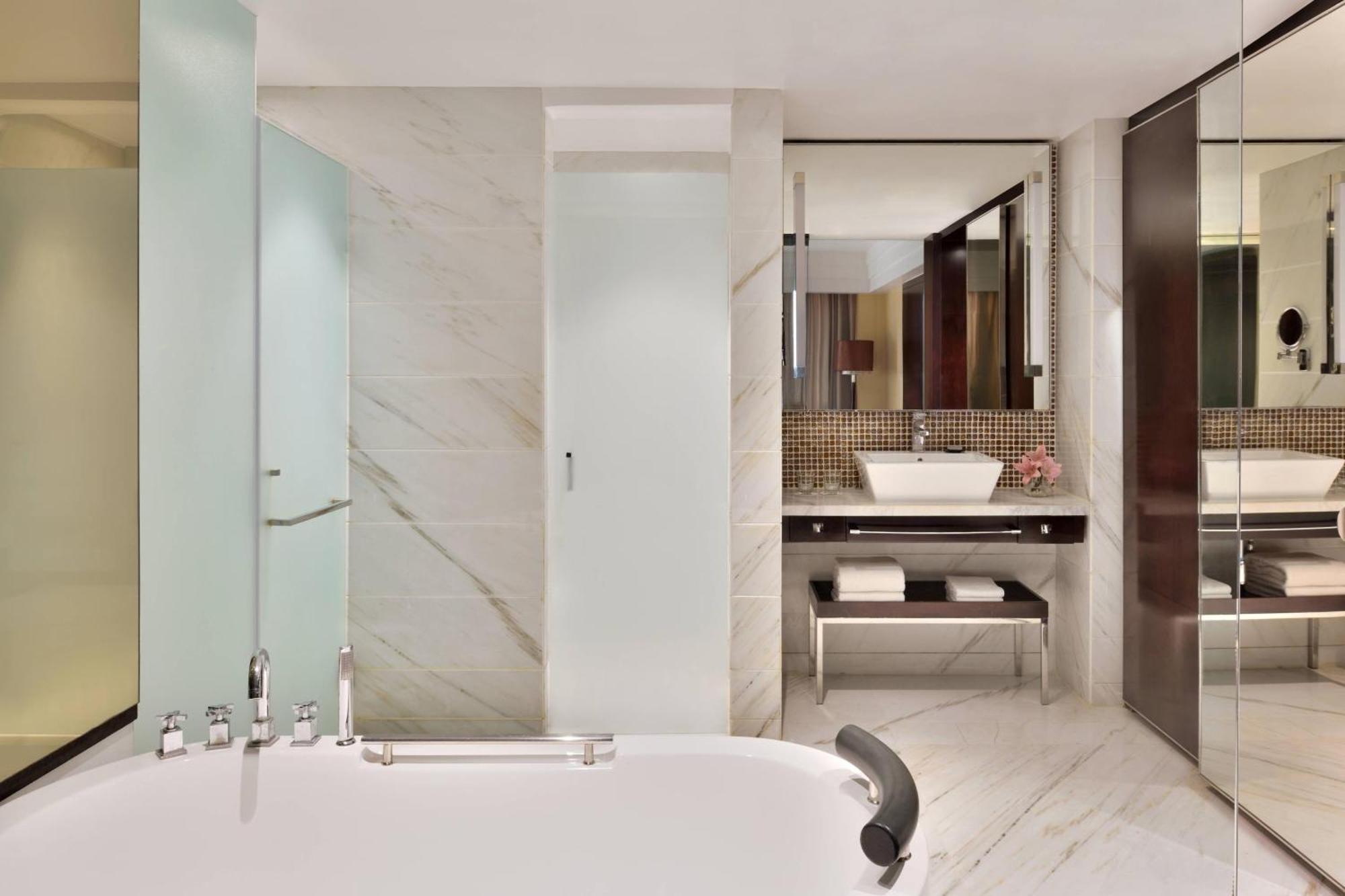Jaipur Marriott Hotel Kültér fotó Bathroom