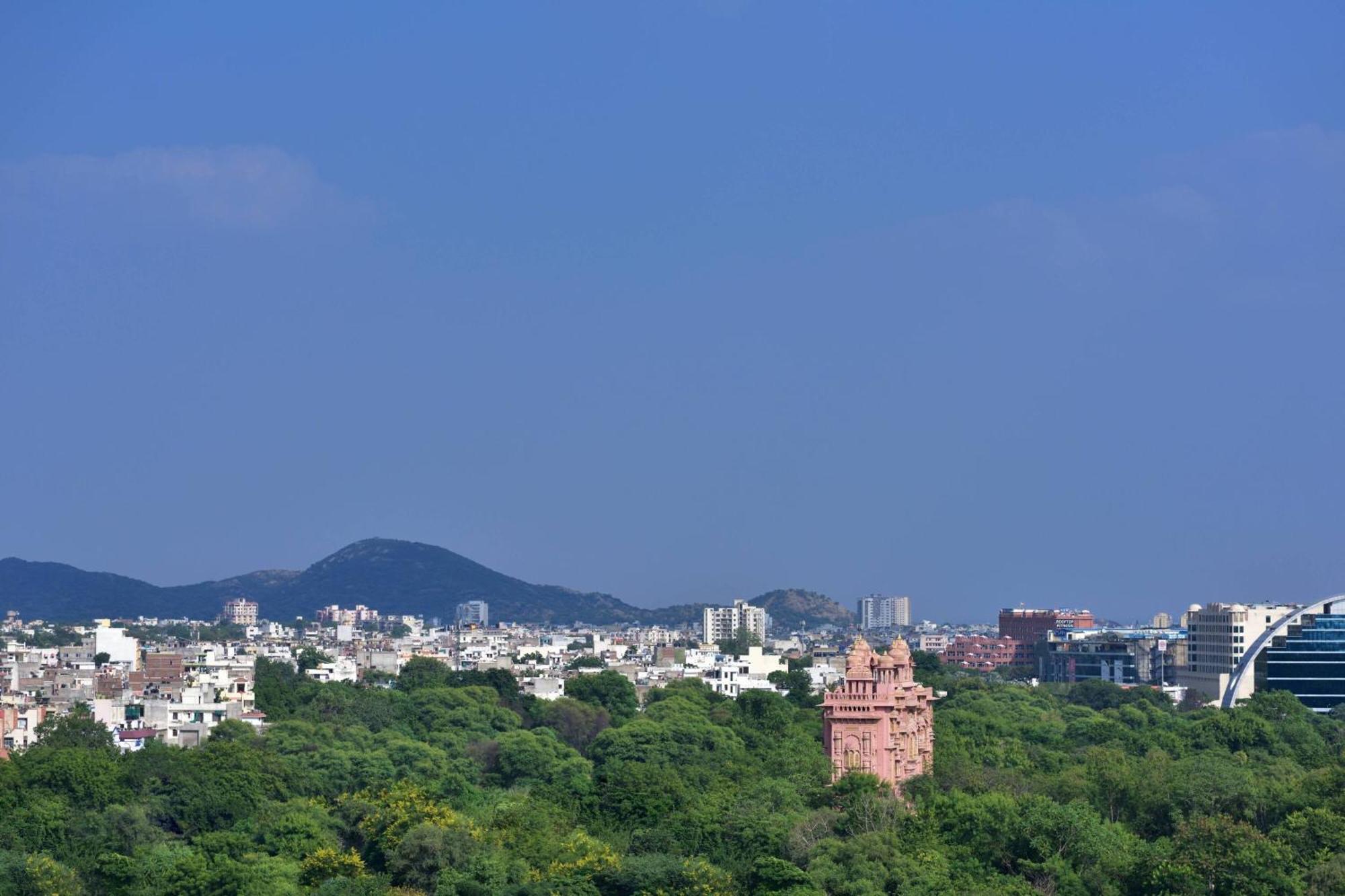 Jaipur Marriott Hotel Kültér fotó View of the city